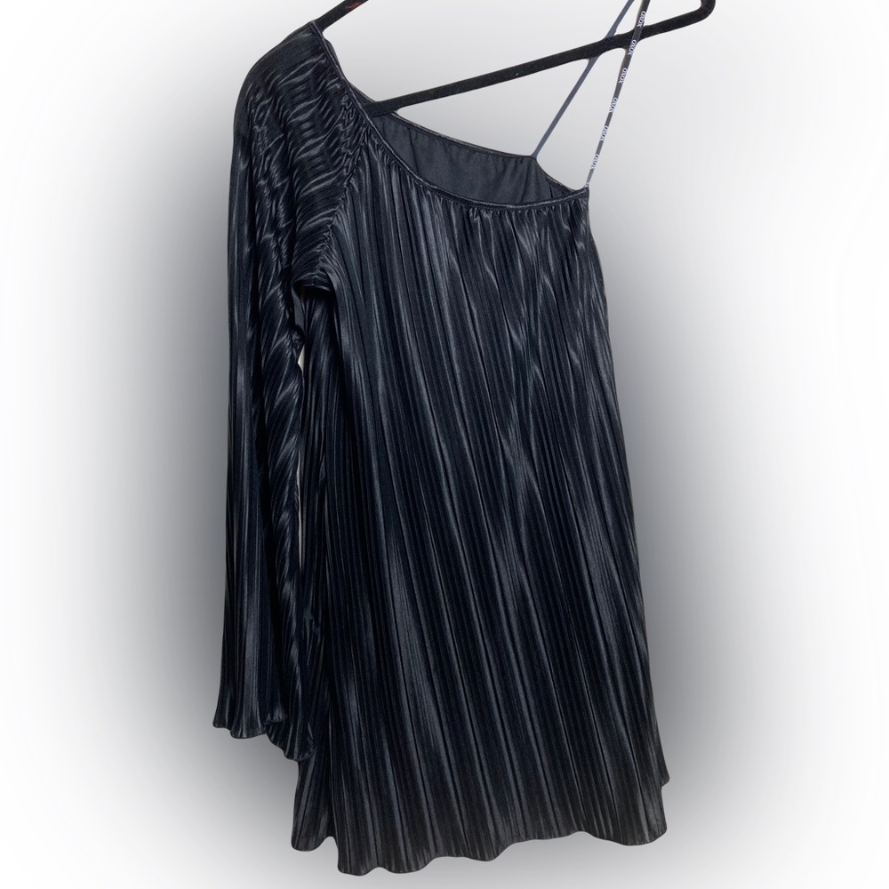 Xoxo One Sleeve Black Pleated Dress Size Small